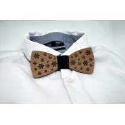 Bow tie in wood, snowflake pattern