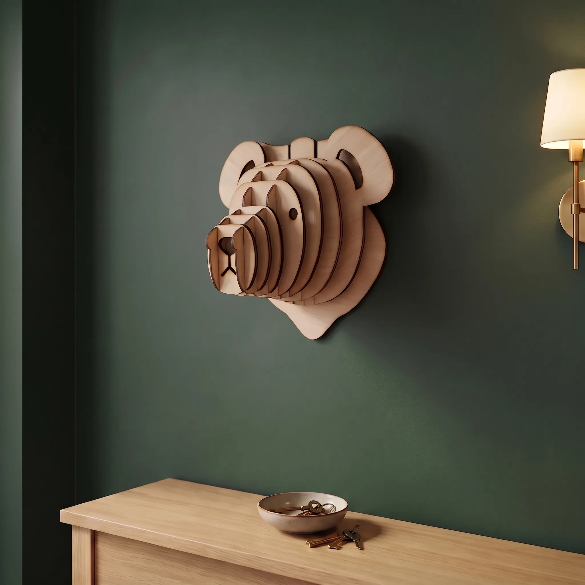 Osezno de madera de 33 cm colgado en la pared de un interior decorado, fabricado en Francia por 3D Mountain