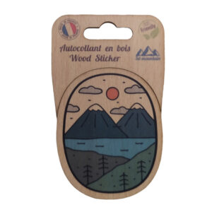 Sticker en bois Volcan et Lac — 11,3x7 cm, biodégradable, fabriqué en France