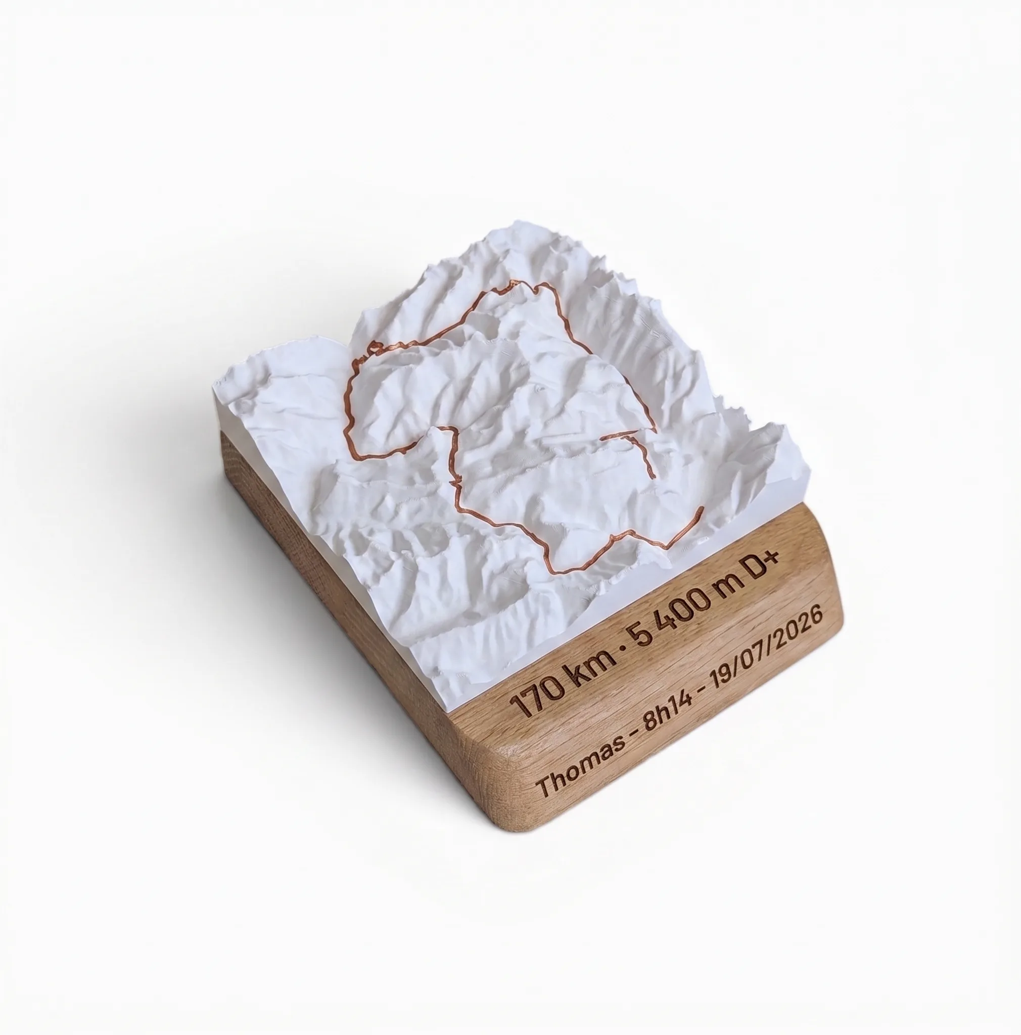 Mappa topografica 3D in rilievo della salita dell'Alpe d'Huez con base in quercia incisa, trofeo cicloturistica Oisans 2026