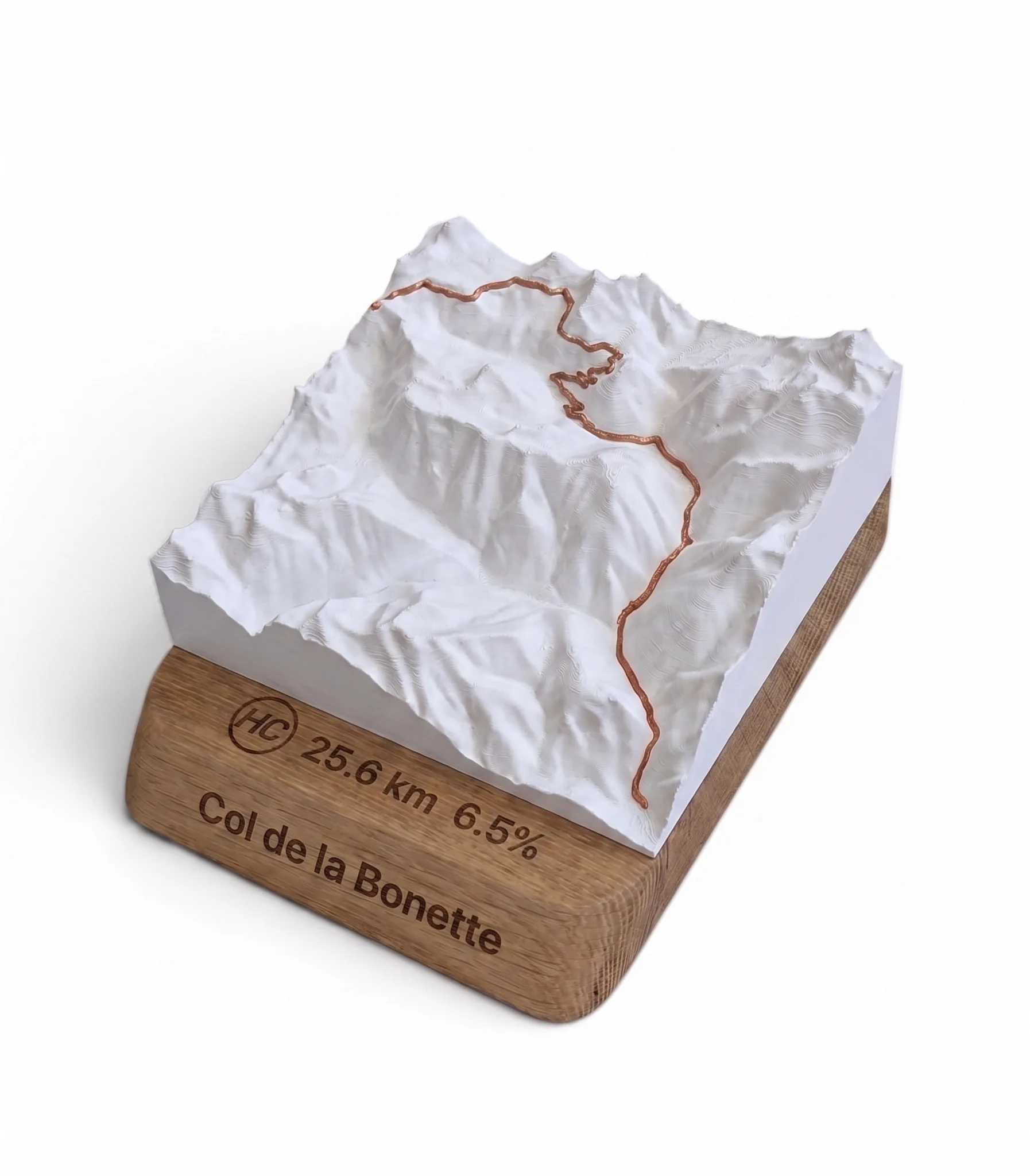 Carte topographique 3D en relief du Col de la Bonette avec socle en chêne gravé et coffret cadeau, fabriquée en France