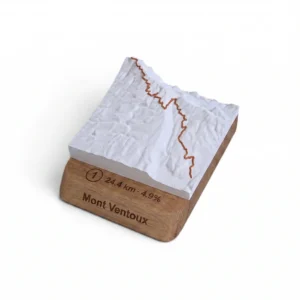Carte topographique 3D en relief du Mont Ventoux avec socle chêne gravé, versant Bedoin, fabriquée en France par 3D Mountain