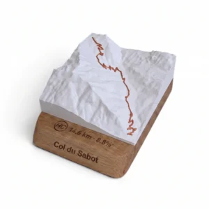 Carte 3D topographique en relief du Col du Sabot avec tracé surélevé et socle en chêne gravé