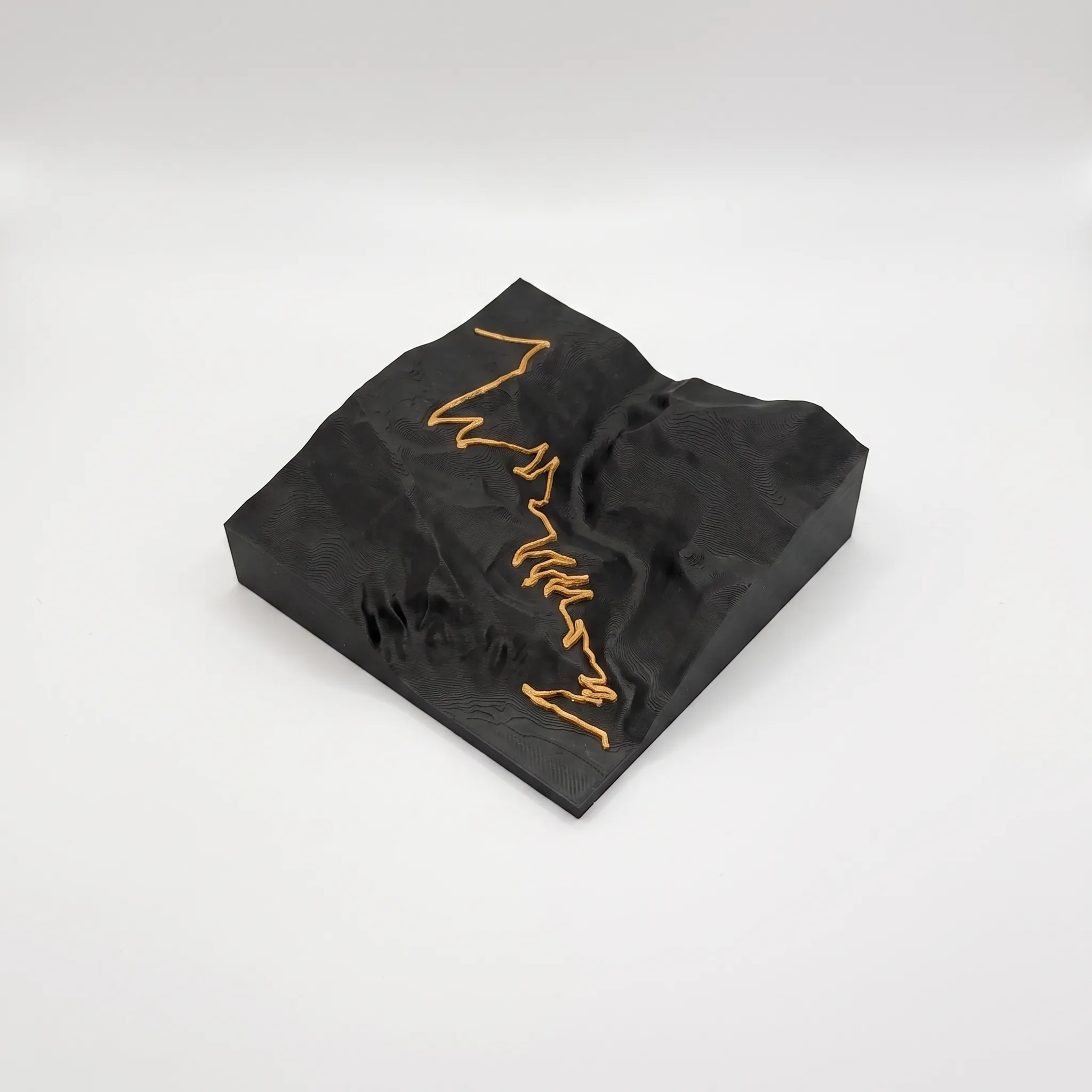 Carte 3D Alpe d'Huez – Trophée topographique relief du col mythique — Montagne seule · Noir mat / Or