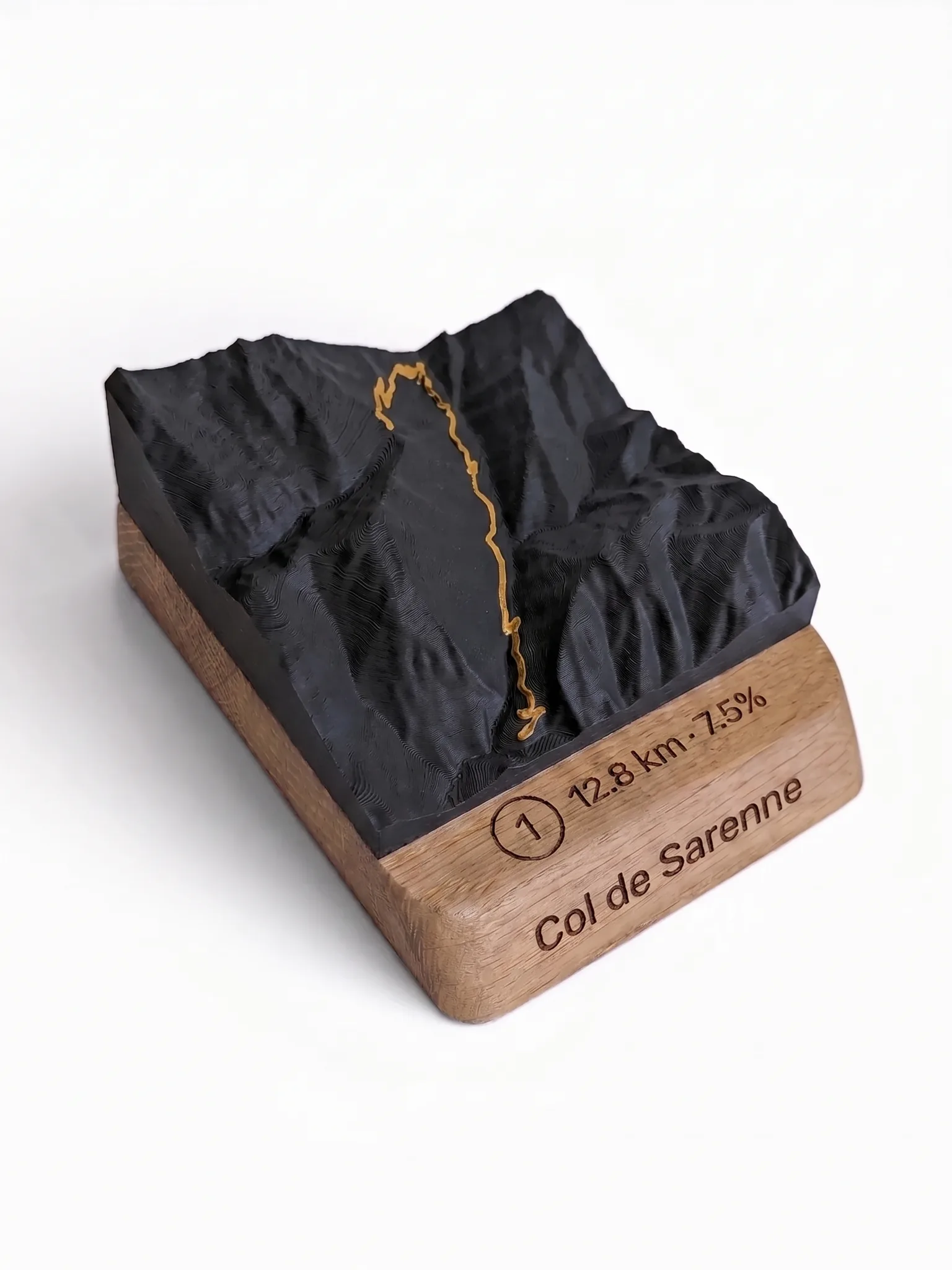 Col de Sarenne depuis le Lac du Chambon — Carte topographique 3D en relief — Socle arrondi · Noir mat / Or