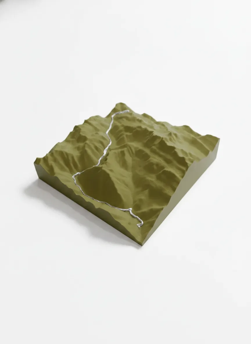 Trophée Col de la Croix-de-Fer 2067 m – Carte relief sur socle chêne — Montagne seule · Vert Olive Mat / Argent
