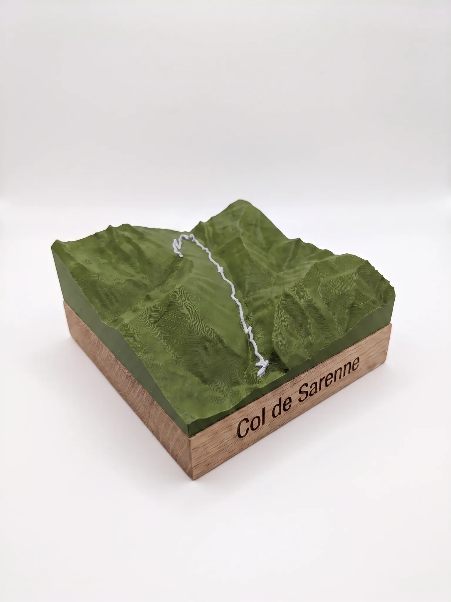 Col de Sarenne depuis le Lac du Chambon — Carte topographique 3D en relief — Socle carré · Vert Olive Mat / Argent