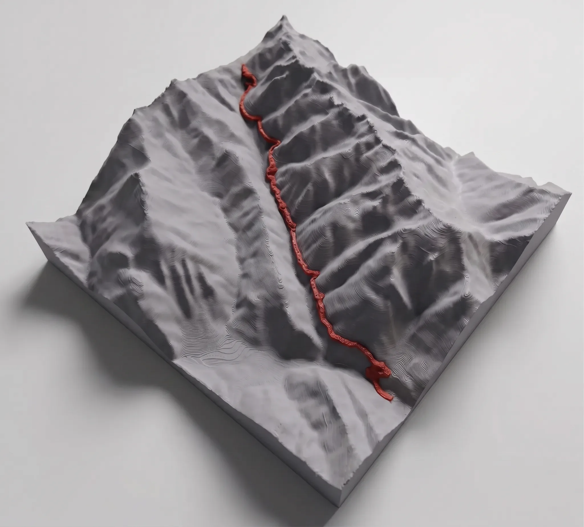 Col de la Madeleine — Carte 3D relief — Montagne seule · Gris mat / Rouge